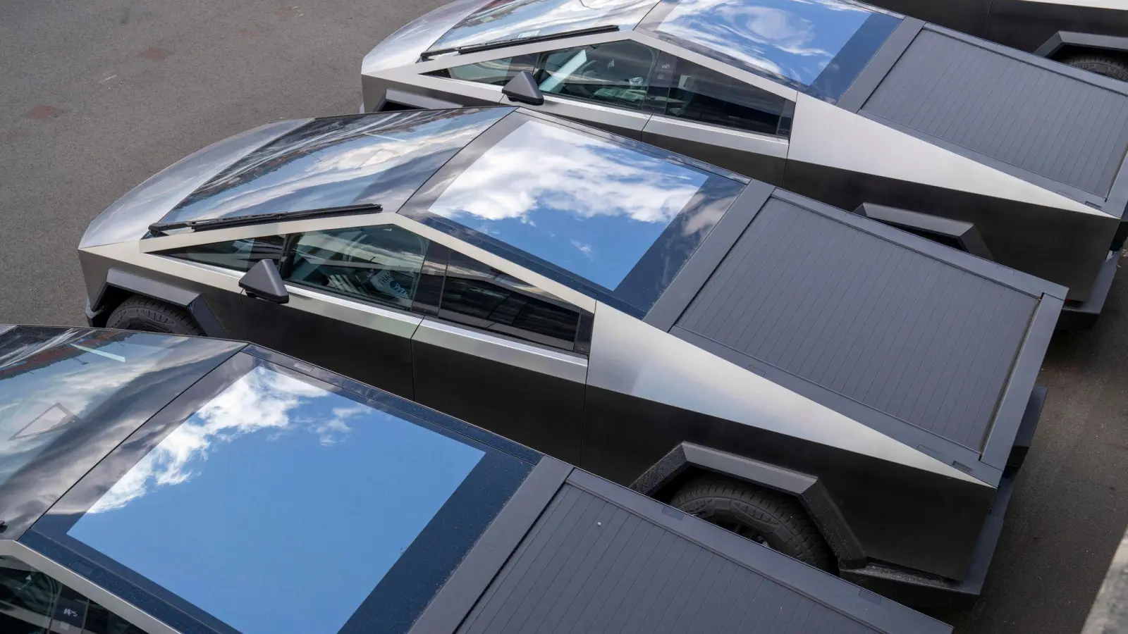 Teslas Cybertruck polarisierte sofort mit seinem ungewöhnlichen Design. (Archivbild)  (Foto: Scott Brauer/ZUMA Press Wire/dpa)