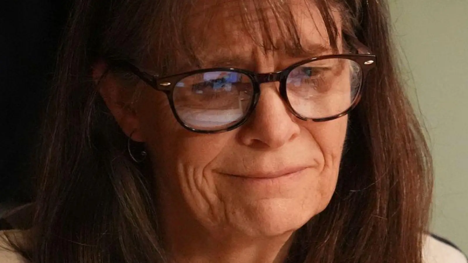 Mary E. Brunkow ist fassungslos, als sie erfährt, dass sie den Nobelpreis in Medizin gewonnen hat. (Foto: Lindsey Wasson/AP/dpa)