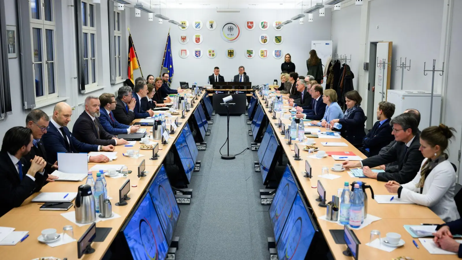 Das Gemeinsame Terrorismusabwehrzentrum ist eine Plattform für den Austausch zu Fragen, die den islamistischen Terrorismus betreffen. (Archivfoto)  (Foto: Bernd von Jutrczenka/dpa)