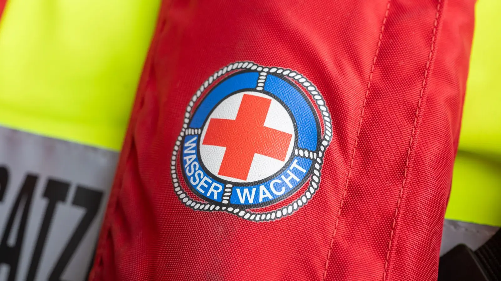 Die Wasserwacht in Bayern musste im Juni schon zu zahlreichen Rettungseinsätzen ausrücken. (Symbolbild) (Foto: Peter Kneffel/dpa)
