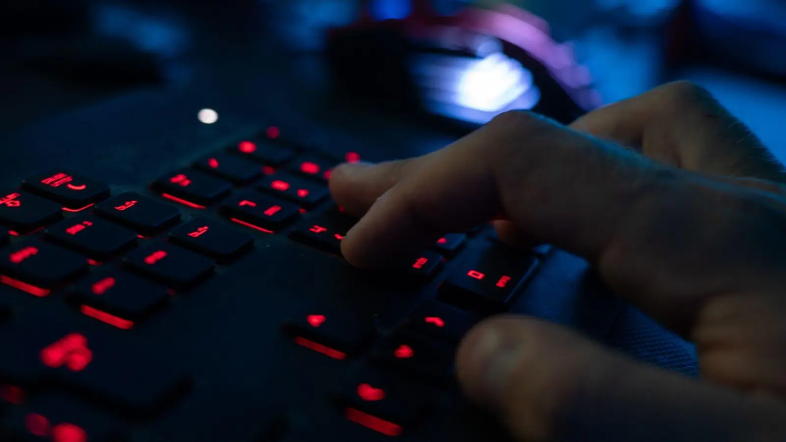 Mit einem perfiden Identitätsdiebstahl versuchen derzeit Betrüger mittels Fax und Mail persönliche Daten und Geld abzugreifen. (Foto: Nicolas Armer/dpa/dpa-tmn)