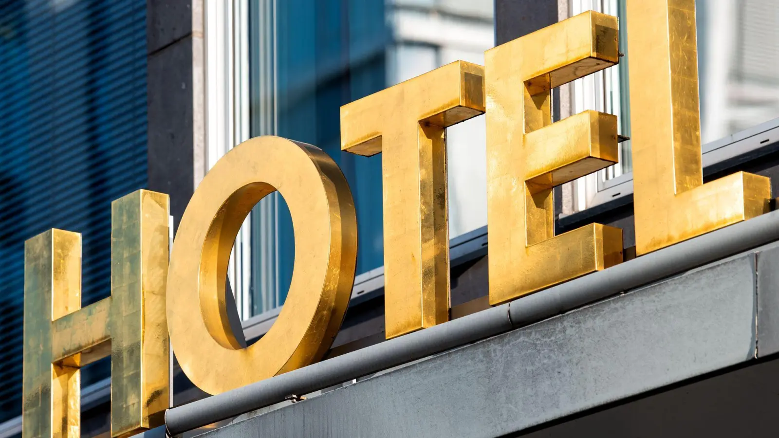 Bis 29. August können sich Gaststätten über „mybookingclaim“ registrieren. (Symbolbild) (Foto: Daniel Bockwoldt/dpa)