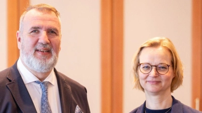 Steffen Schütz (l) und Katja Wolf sind die neuen Landesvorsitzenden des Landesverbandes Thüringen Bündnis Sahra Wagenknecht (BSW). (Foto: Michael Reichel/dpa)
