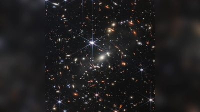 Der Galaxienhaufen SMACS 0723, aufgenommen mit dem „James Webb“-Teleskop. Die US-Raumfahrtbehörde Nasa hat den ersten Jahrestag des Beginns der wissenschaftlichen Arbeit des „James Webb“-Teleskops gefeiert. (Foto: Space Telescope Science Institut/NASA/ESA/CSA/dpa)