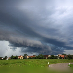 Ein Unwetter im Augst 2024 in der Nähe von Wolfratshausen in Oberbayern. (Archiv)  (Foto: Alexander Wolf/onw-images/dpa)