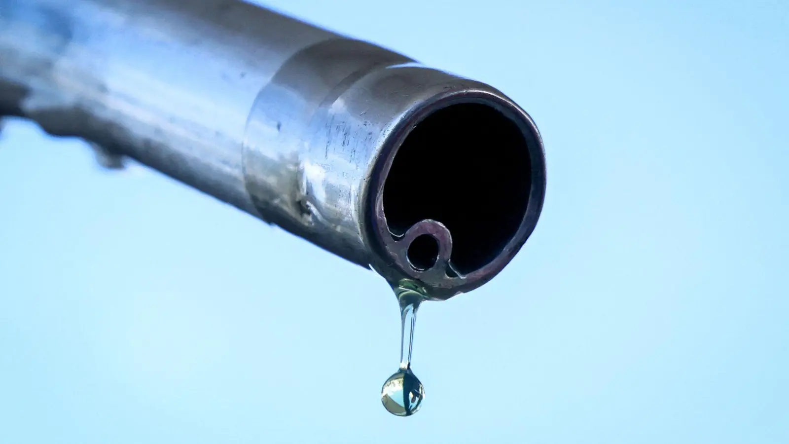 Die Spritpreise steigen. (Symbolbild) (Foto: Alain Jocard/AFP/dpa)