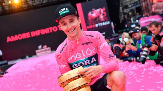 Großer Coup in Rosa: Jai Hindley gewann als erster Australier den Giro d&#39;Italia. (Foto: Gian Mattia D'alberto/LaPresse/AP/dpa)