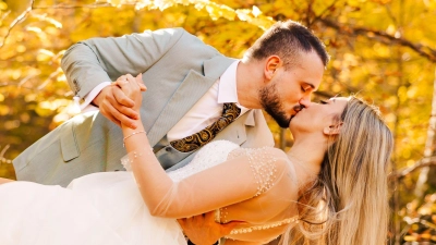 Elegante Brautmode verbindet im Herbst stilvolle Materialien mit funktionalen Details. (Foto: Pexels)