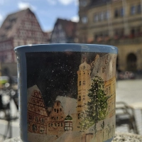 In seinem Aquarell hat Alfons Berse den Marktplatz in weihnachtlichem Glanz verewigt. (Foto: Robert Nehr)