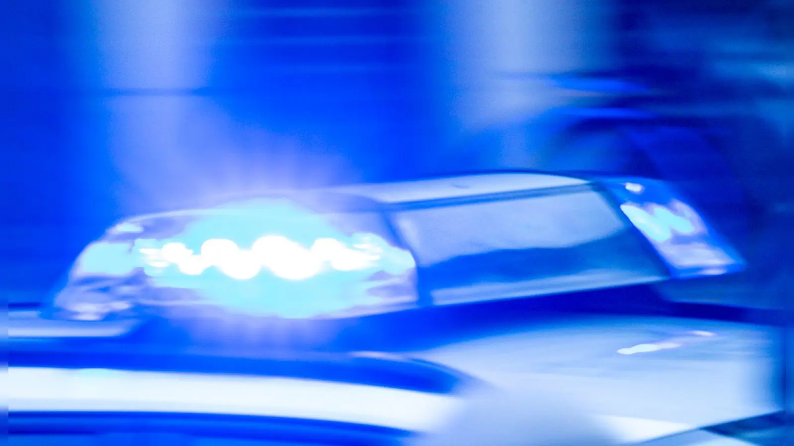 In Sonthofen musste die Polizei nach einem Angriff an einer Tankstelle einschreiten. (Symbolbild) (Foto: Jens Büttner/dpa)