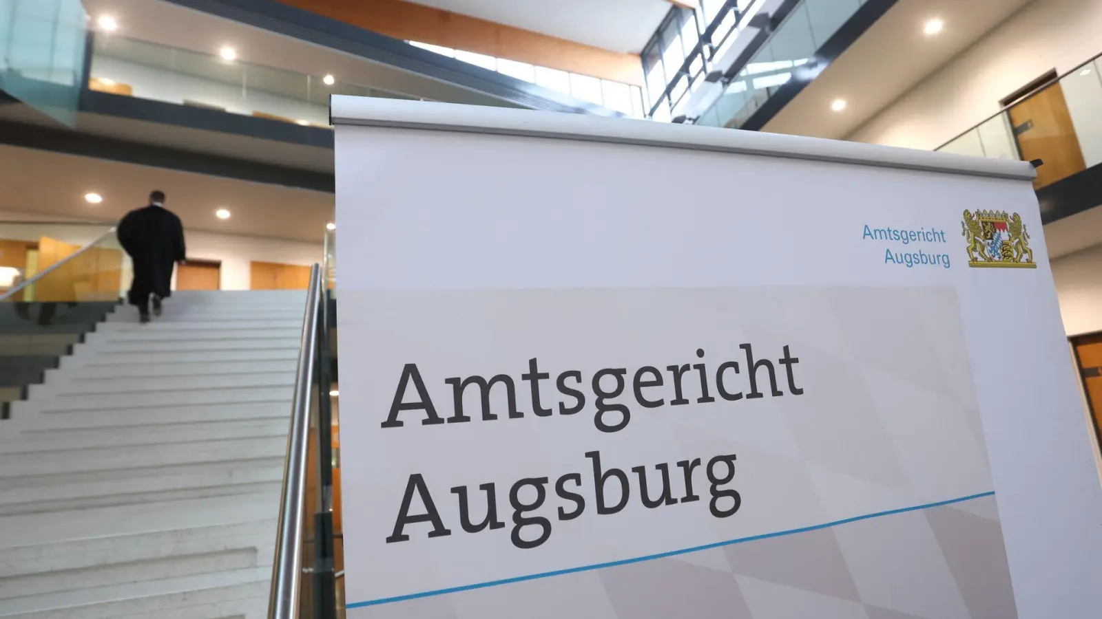 Wegen Terror-Unterstützung ist in Augsburg ein Jugendlicher vom Amtsgericht verurteilt worden. (Symbolbild) (Foto: Karl-Josef Hildenbrand/dpa)