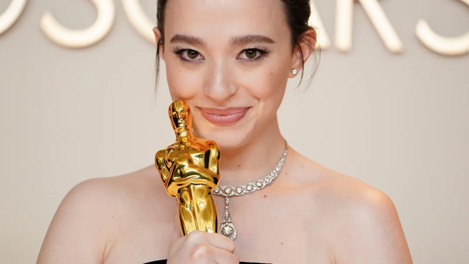 „Anora“-Darstellerin Mikey Madison setzte sich bei den Oscars dieses Jahr in der Kategorie „Beste Hauptdarstellerin“ gegen Cynthia Erivo („Wicked“), Karla Sofía Gascón („Emilia Pérez“), Fernanda Torres („Für immer hier“) sowie Demi Moore („The Substance“) durch. (Foto: Jordan Strauss/Invision/AP/dpa)