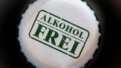 Besserer Schlaf, bessere Haut, bessere Stimmung: Ein Dry January kann viele positive Auswirkungen haben.  (Foto: Franziska Gabbert/dpa-tmn/dpa)