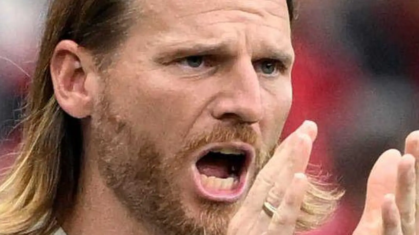 Eugen Polanski bei seinem Debüt als Gladbach-Trainer in der Bundesliga.  (Foto: Federico Gambarini/dpa)