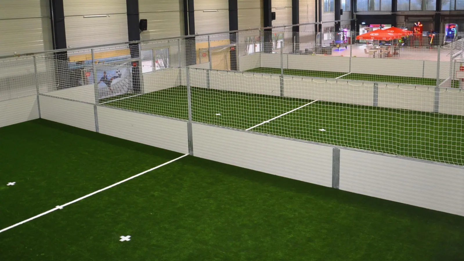 Aus einer Indoor-Soccerhalle hat der TSV Brodswinden das Kunstrasenspielfeld gebraucht gekauft. (Archivbild: Peter Tippl)