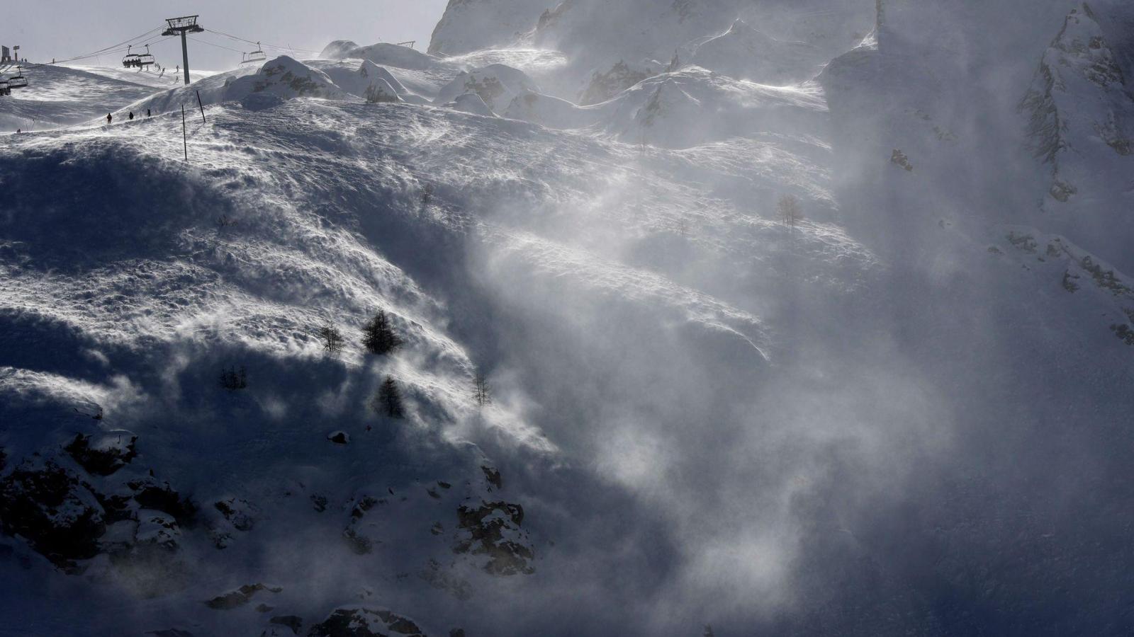 Lawinen reißen fünf Skifahrer in den Alpen in den Tod | FLZ.de