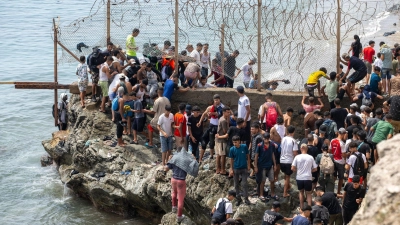 Ceuta ist kleiner als der Frankfurter Flughafen. (Foto: STR/AP/dpa)
