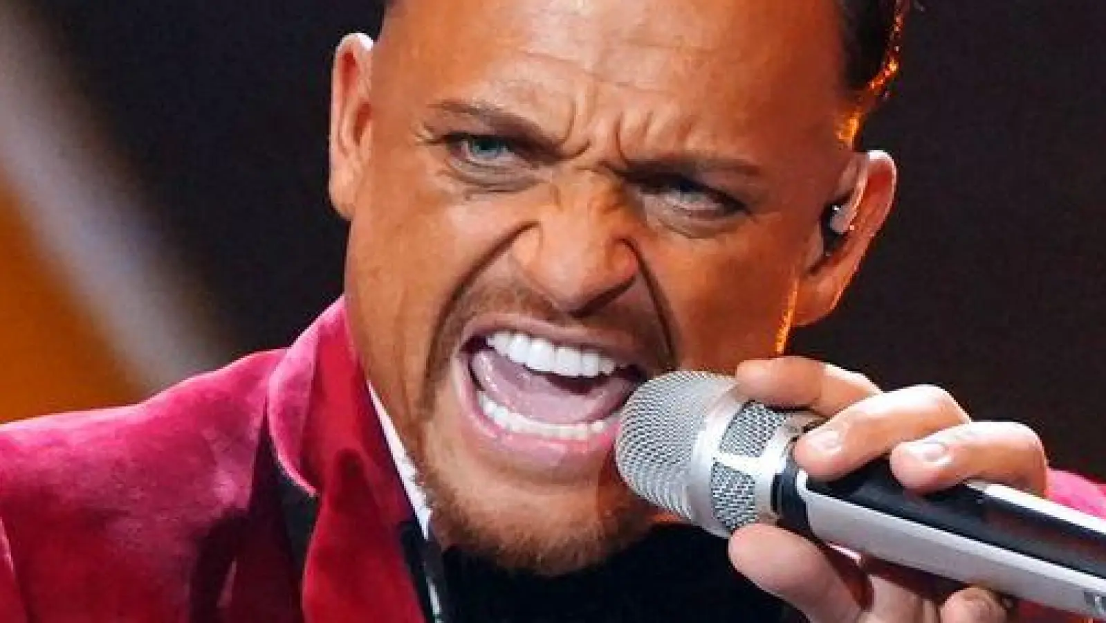 Nach 16 Jahren wieder im DSDS-Finale: Menowin Fröhlich (Foto: Stefan Gregorowius/RTL/dpa)
