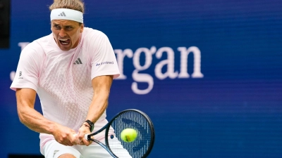 Alexander Zverev spricht bei den US Open über die Tücken der Bälle. (Archivbild) (Foto: Yuki Iwamura/AP/dpa)
