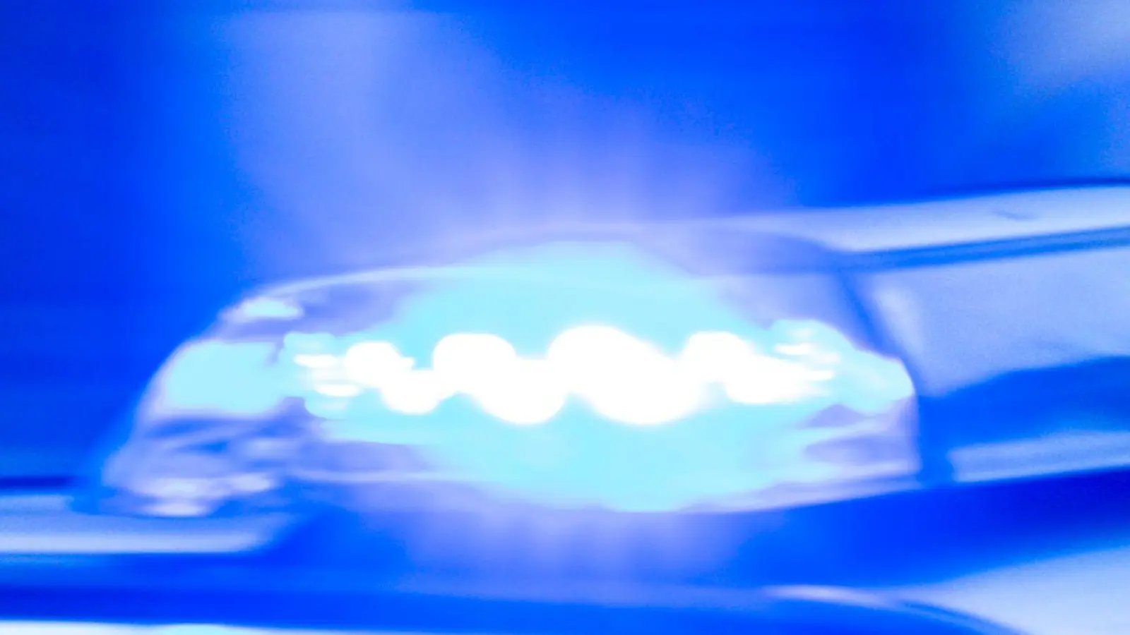 Eine Polizeistreife rückte aus. (Symbolbild) (Foto: Jens Büttner/dpa)