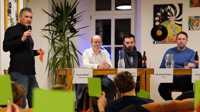 Viele grüne Karten: Das Stimmungsbild der Jugendlichen war vorwiegend positiv – manchmal gab es aber auch eine rote Karte. (Foto: Simone Hedler)