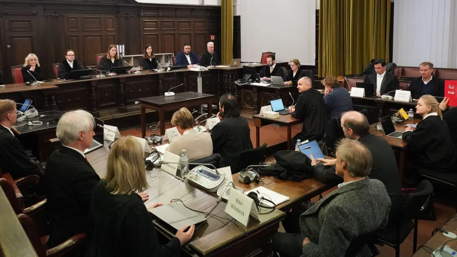 Zum siebten Mal sagt der mutmaßliche Chef der Entführer im Block-Prozess aus.  (Foto: Marcus Brandt/Pool dpa/dpa)