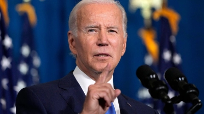 US-Präsident Joe Biden spricht in Washington über die Bedrohung der Demokratie vor den Zwischenwahlen kommende Woche. (Foto: Alex Brandon/AP/dpa)