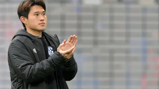 Dong-gyeong Lee wird erst einmal weiter für den FC Schakle spielen. (Foto: David Inderlied/dpa)