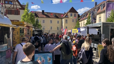 Mit dem Streetfood-Festival (hier ein Foto von 2024) starten die großen Open-Air-Veranstaltungen in Ansbach in diesem Jahr am ersten Wochenende im Mai.  (Foto: Florian Pöhlmann)