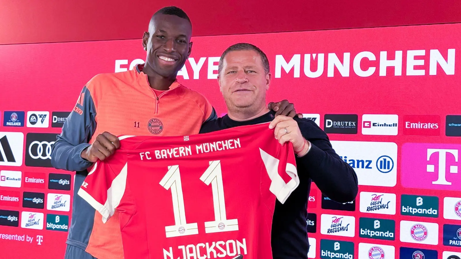 Jackson (l.) wird im Bayern-Trikot mit der 11 auflaufen. (Foto: Klaus Bergmann/dpa)