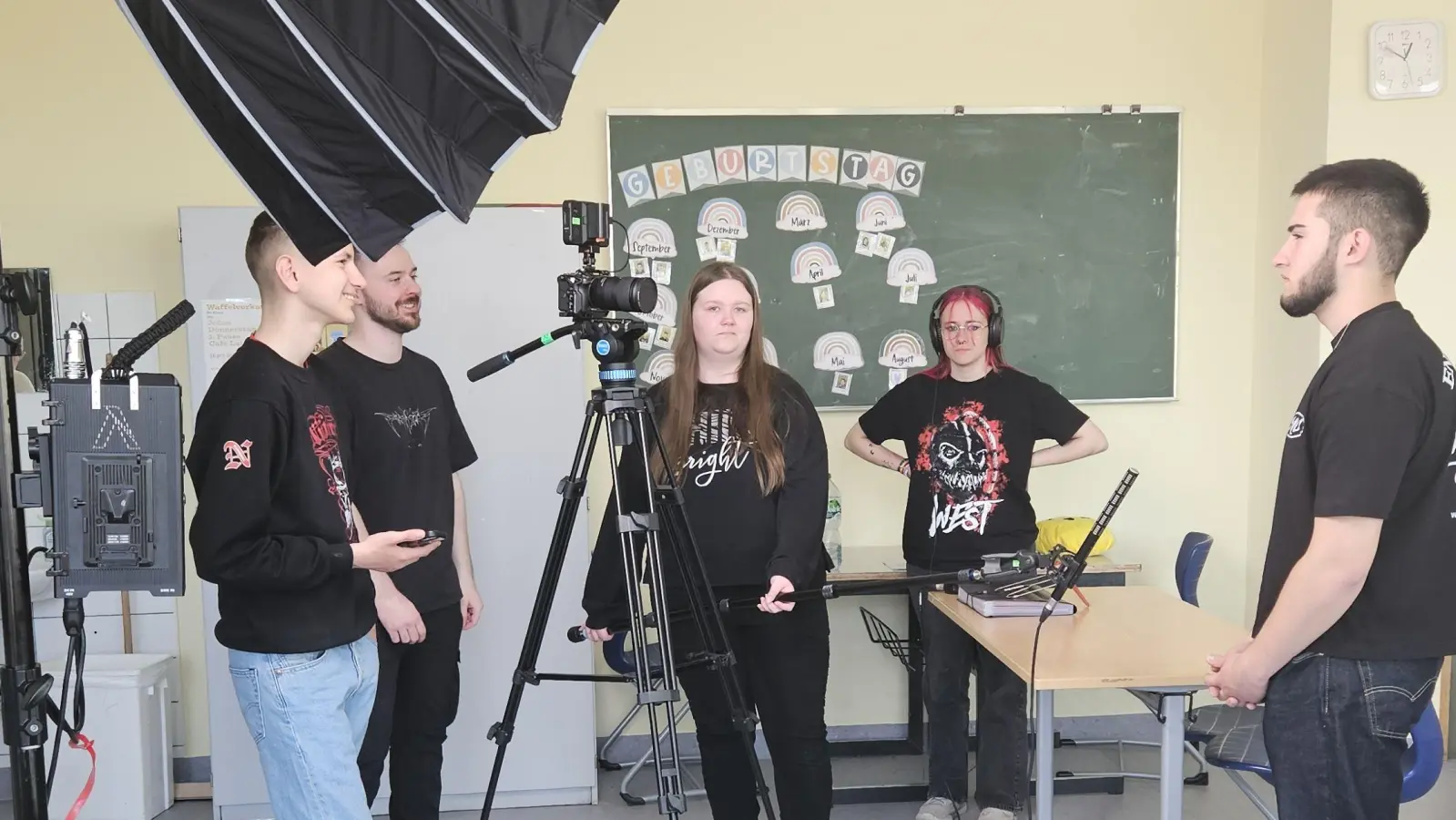 Eine Menge Technik war nötig, um den Imagefilm für die Schule zu produzieren. Er ist jetzt im Netz abrufbar. (Foto: Pixel-Campus/Markus Schmidt)