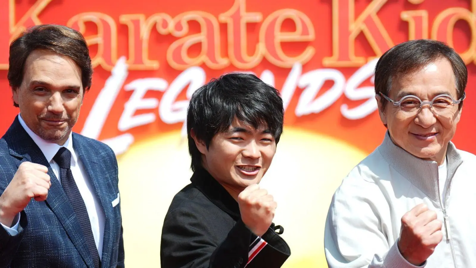 Die Schauspieler Ralph Macchio , Ben Wang und Jackie Chan (l-r). (Archivbild) (Foto: James Manning/PA Wire/dpa)