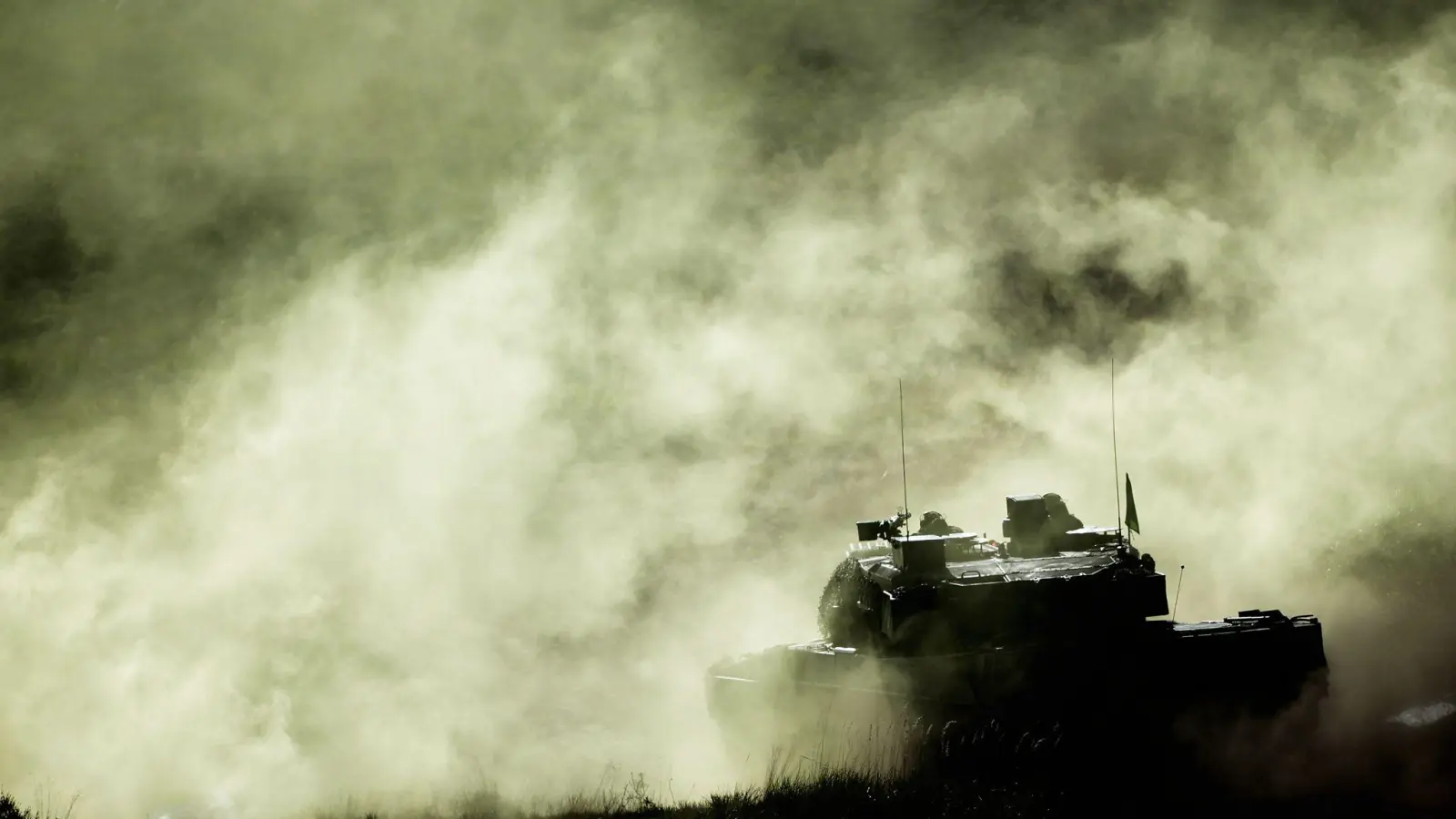 Ein Kampfpanzer Leopard 2 während einer Bundeswehrübung. (Foto: Peter Steffen/dpa)