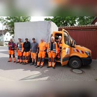 Die Mitarbeitenden des Bauhofes der Stadt Merkendorf freuen sich schon auf ihre neue Arbeitskleidung, die sie nicht mehr zuhause waschen müssen. (Foto: Alexander Biernoth)