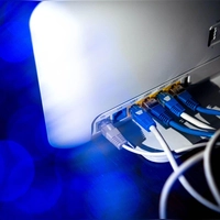 Auch Netzwerkspeicher, Mini-Computer oder Router können von der PHP-Schwachstelle betroffen sein. (Foto: Sina Schuldt/dpa/dpa-tmn)