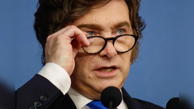 Argentiniens Präsident Javier Milei will mit einem Dekret gegen Ausländer vorgehen, die „Hassbotschaften“ gegen das südamerikanische Land verbreiten. (Archivbild) (Foto: Kena Betancur/AP/dpa)