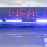 Während der Bergungs- und Aufräumarbeiten musste die B25 zeitweise vollständig gesperrt werden. (Symbolbild: Carsten Rehder/dpa)