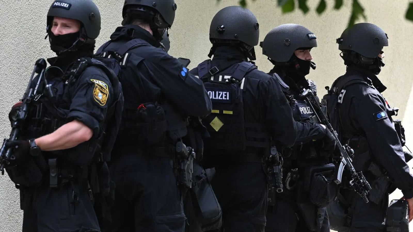 Die Polizei sprach von einer Amoklage. (Foto: Lennart Preiss/dpa)