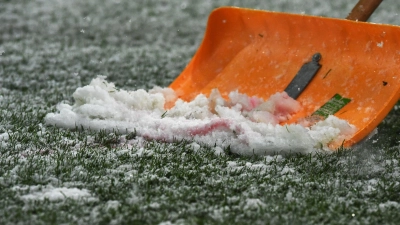 In Jena muss wegen des Schneefalls dieser Woche das Bundesliga-Spiel der Frauen gegen Bayern abgesagt werden. (Symbolbild) (Foto: Patrick Seeger/dpa)