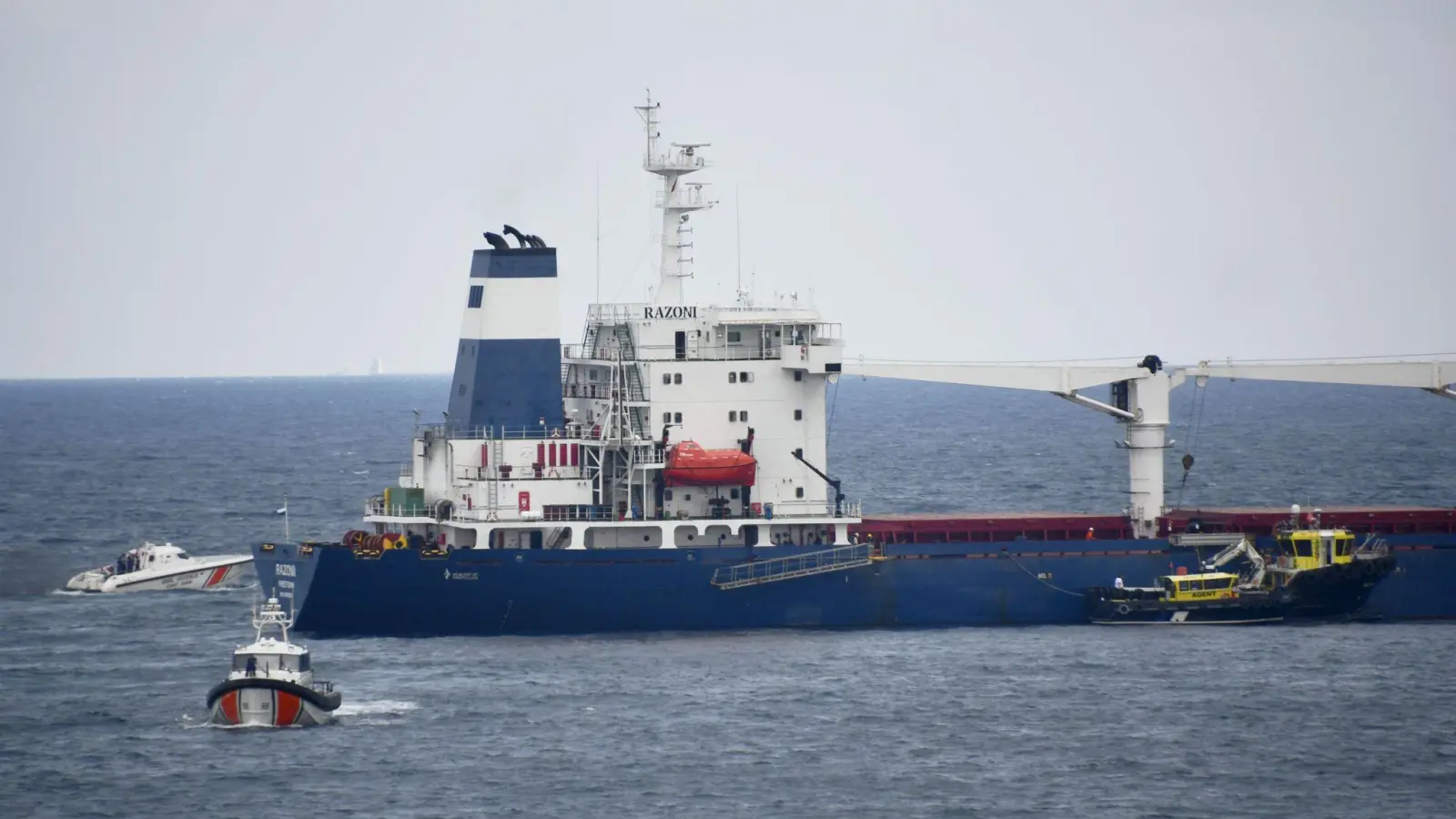 Die unter der Flagge Sierra Leones fahrende Razoni, die mit 26.000 Tonnen Mais beladen ist, ist das erste Frachtschiff, das die Ukraine seit der russischen Invasion verlassen hat und 1. August in Odessa in See stach. (Foto: -/kyodo/dpa)