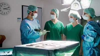 Viele Bewerber um einen Medizinstudienplatz gehen leer aus. (Archivbild) (Foto: Julian Stratenschulte/dpa)