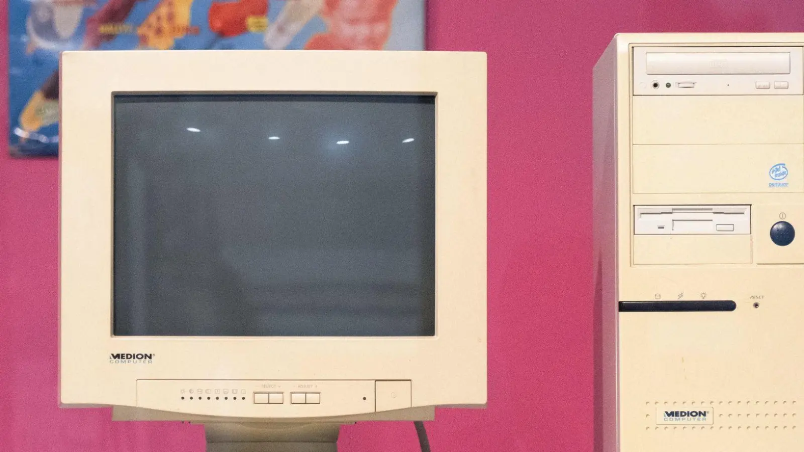 Aus dem Discounter ins Museum: Der Tower-PC von Aldi. (Foto: Benjamin Westhoff/dpa)