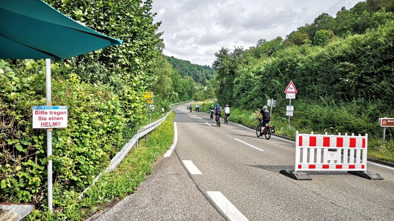 Auf der Staatsstraße von Detwang in Richtung Bad Mergentheim sind am Sonntag motorisierte Fahrzeuge für neun Stunden nicht erlaubt. Vor allem Radlerinnen und Radler können sich dann auf der Fahrbahn breit machen. Das Foto entstand bei der letzten Auflage der Aktion vor zwei Jahren. (Archivbild: Jürgen Binder)