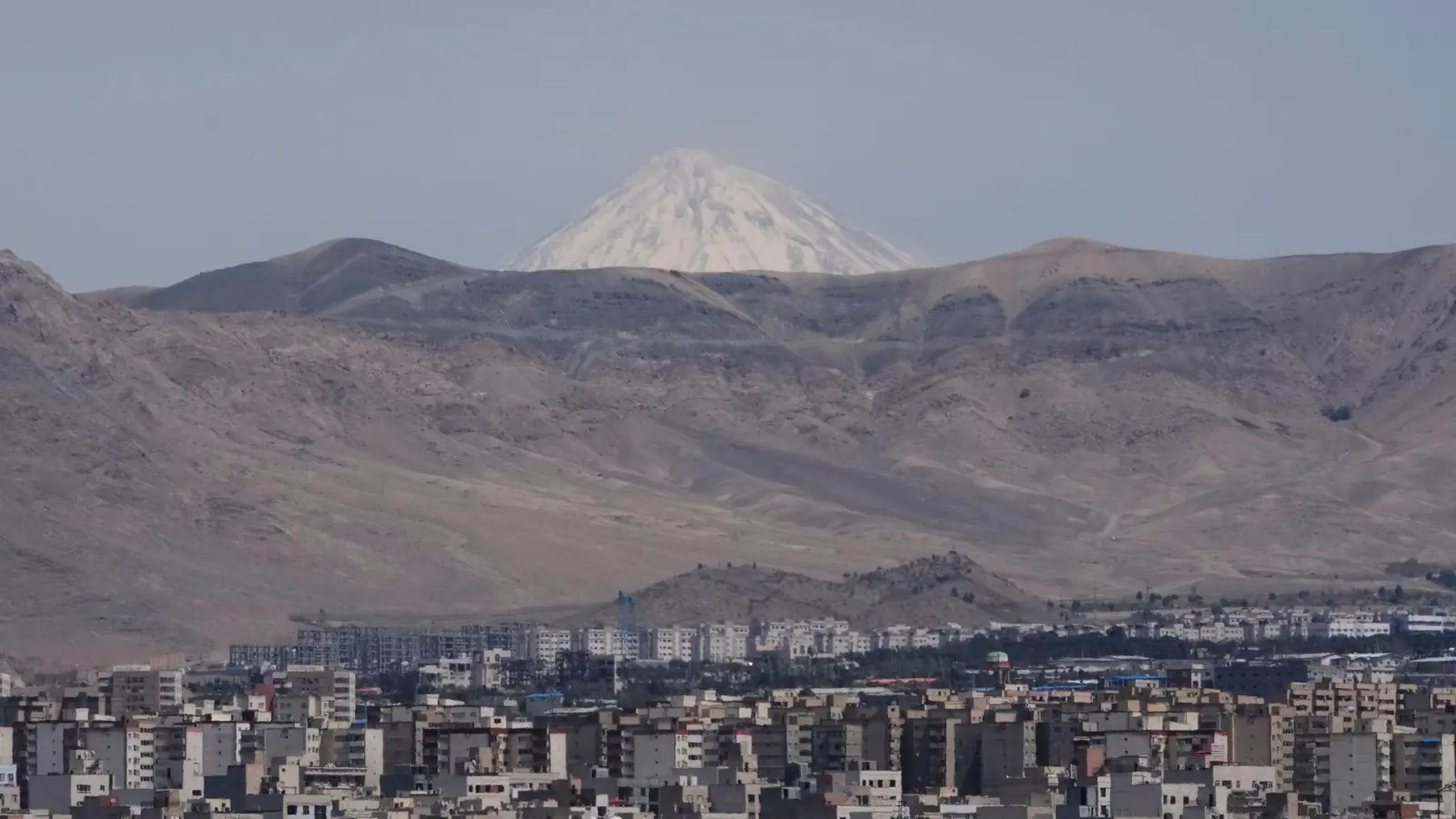 In der iranischen Hauptstadt Teheran startet der Handel an der Börse wieder. (Symbolbild) (Foto: Vahid Salemi/AP/dpa)