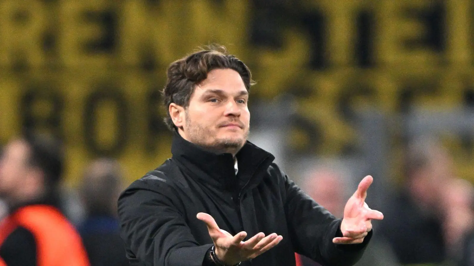 Dortmunds Coach Edin Terzic geht zuversichtlich in die Partie beim FC Bayern. (Foto: Federico Gambarini/dpa)