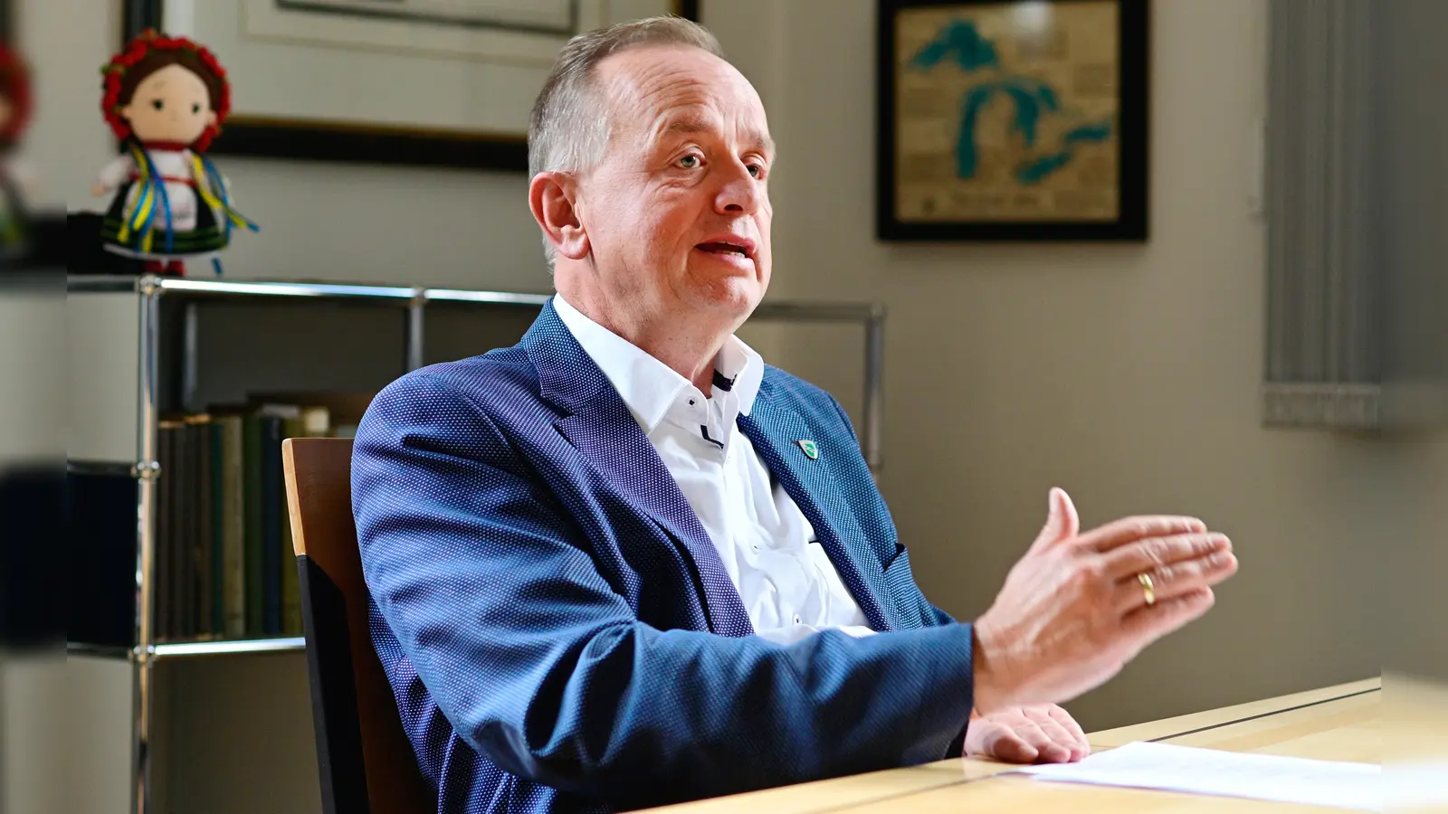 Er tritt erneut an: Oberbürgermeister Thomas Deffner blickt „eigentlich zufrieden” auf eine „knüppelharte Amtszeit” zurück und strebt eine zweite an. (Archivbild: Jim Albright)