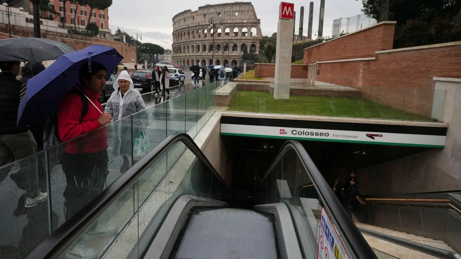 Die neuen Stationen im historischen Zentrum Roms dürften vor allem von Touristen genutzt werden. (Foto: Alessandra Tarantino/AP/dpa)