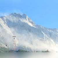 An der Zugspitze gab es einen großen Felssturz. (Foto: Dominik Bartl/dpa)