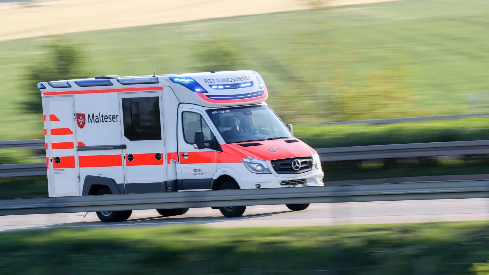 Die Fahrerin starb am Unfallort. (Symbolbild) (Foto: Jan Woitas/dpa-Zentralbild/dpa)