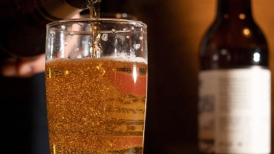 Von den untersuchten 20 alkoholfreien Bieren kann die Stiftung Warentest ein Dutzend mit dem Urteil „gut“ empfehlen. (Foto: Franziska Gabbert/dpa-tmn/dpa)